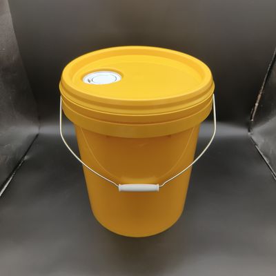 18 litrelik endüstriyel yağlı su kovaları ve nozzle sarı 20 litrelik plastik kovalar.