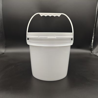 Tekrar kullanılabilir, yığılabilir, 20 litrelik yuvarlak plastik kova, kapağı sızdırmaz.