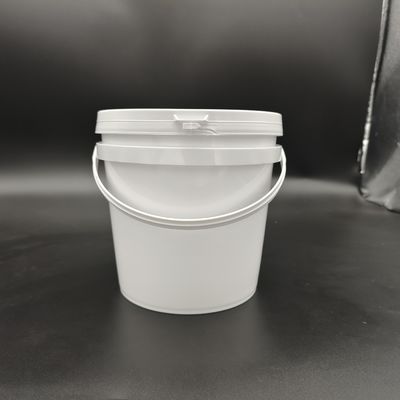 Tekrar kullanılabilir, yığılabilir, 20 litrelik yuvarlak plastik kova, kapağı sızdırmaz.
