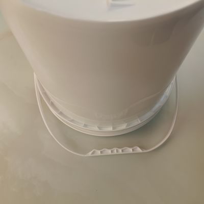 Beyaz Siyah 10L Yuvarlak Plastik Kovası Peçete Kapaklı PP Malzemesi