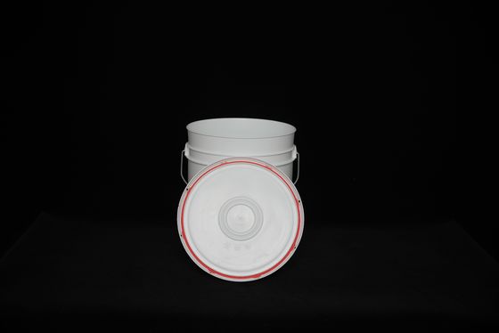 Beyaz yuvarlak 5 galon plastik kovalar endüstri için kapaklı UV dirençli tarım gıda tıbbı