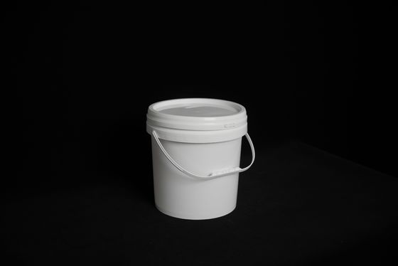 El ve kapağı olan 5 galon plastik depolama kovası